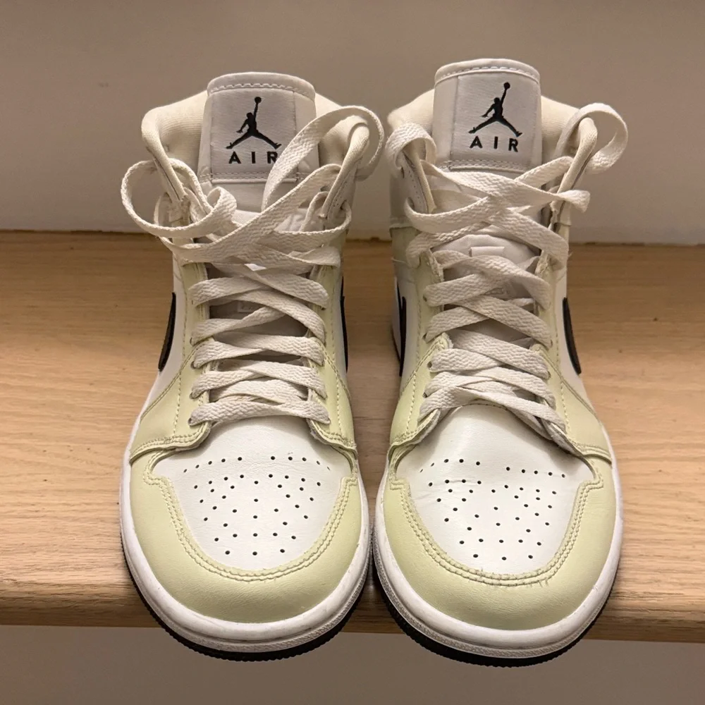Air Jordan 1 Mid “Coconut Milk size 8.5 barely worn - Picture 2 of 4
